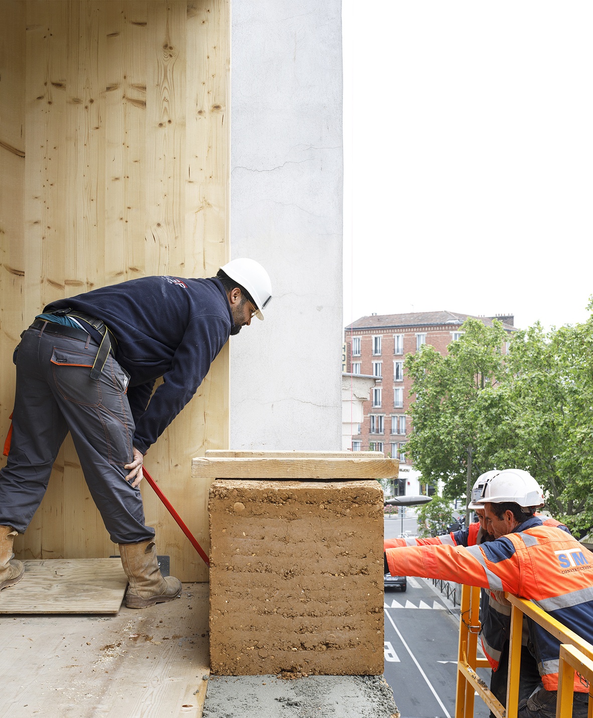 Mise en œuvre façade en pisé - ©Clément Guillaume